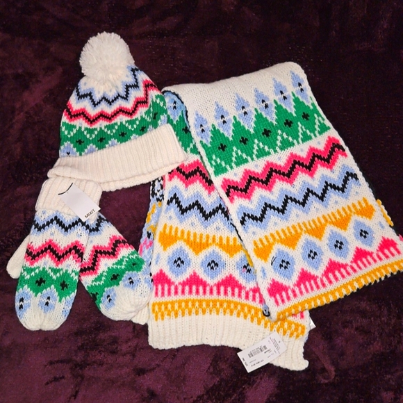 Womens Hat, Gloves, and Scarf set - Picture 1 of 4